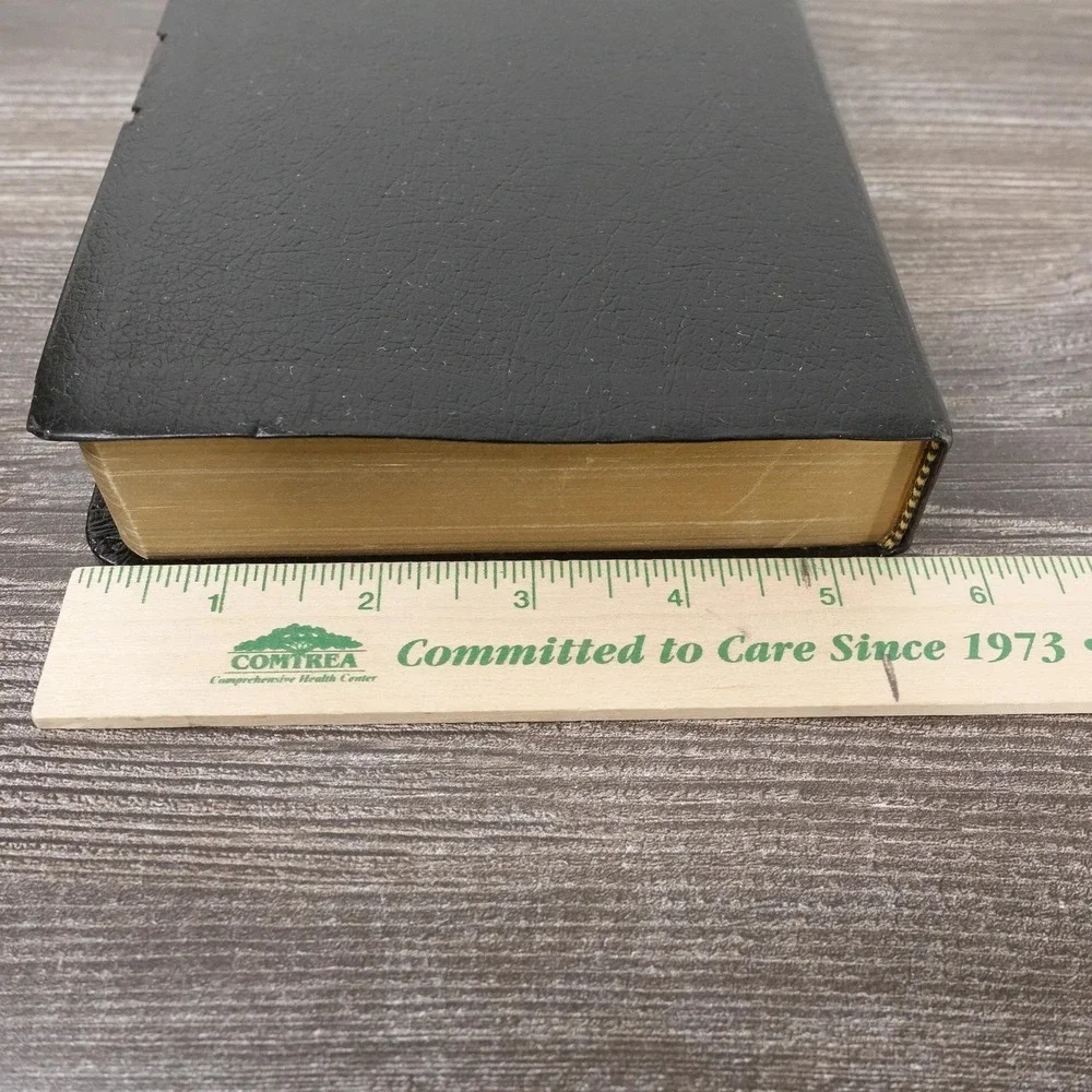 Vintage Catholic Living Bible Red Letter Concordance Black Faux Leather Tyndale‎